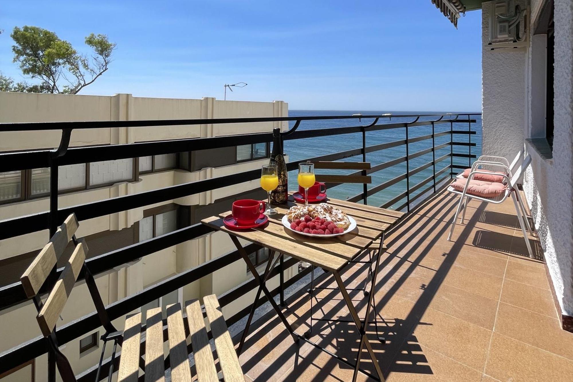 Mediterraneo 508. Fantastic Studio On The Beachfront With Sea Views. マルベーリャ エクステリア 写真