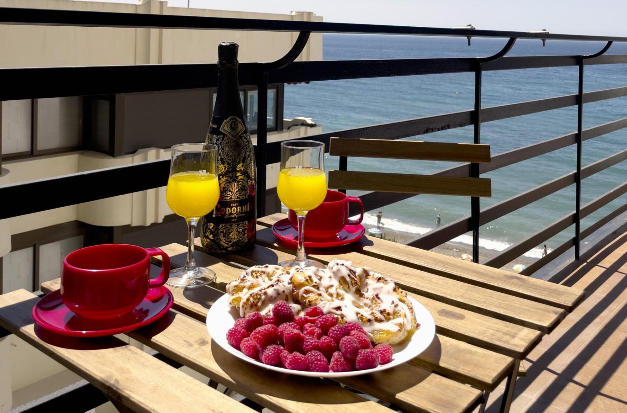 Mediterraneo 508. Fantastic Studio On The Beachfront With Sea Views. マルベーリャ エクステリア 写真