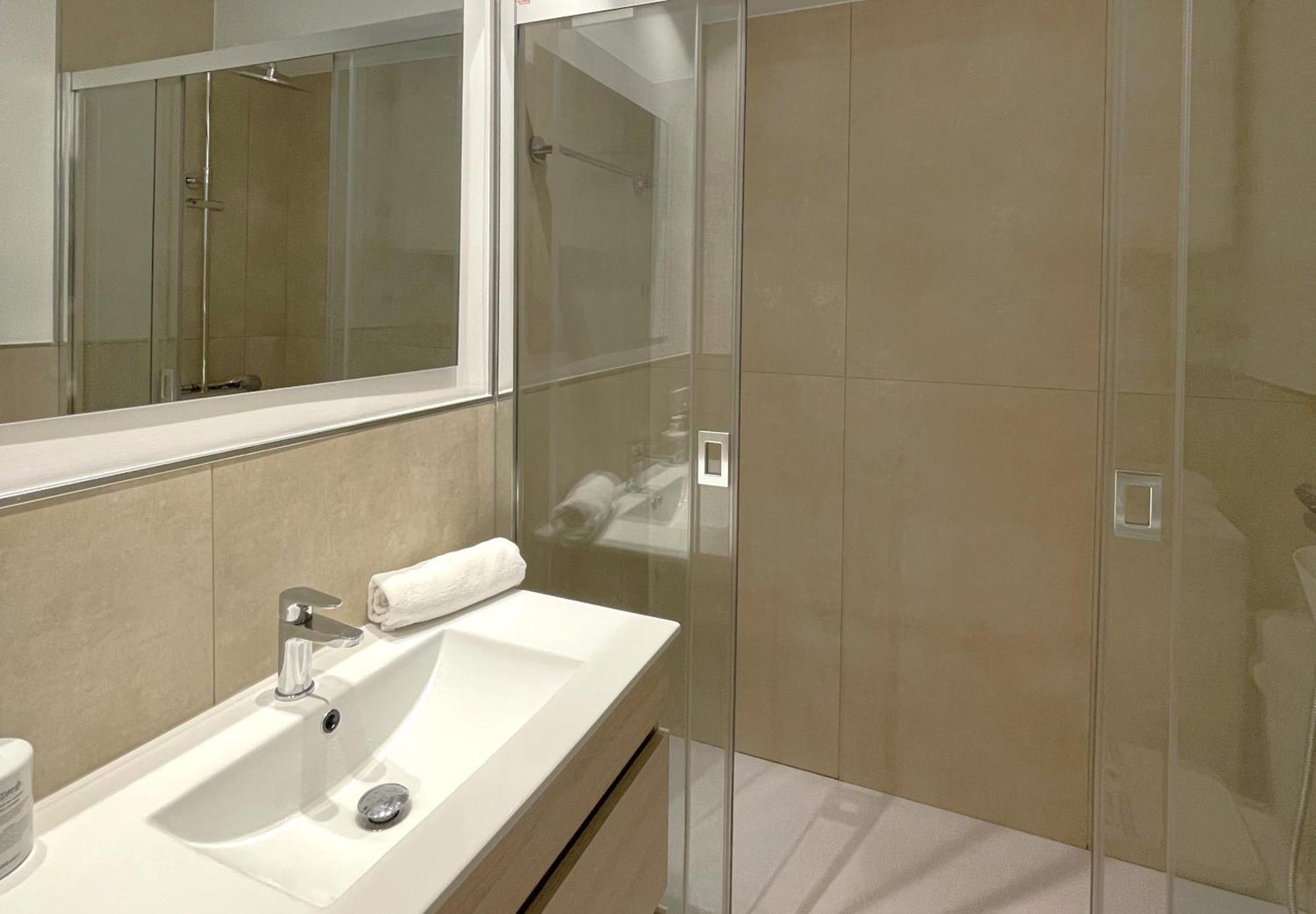 Mediterraneo 508. Fantastic Studio On The Beachfront With Sea Views. マルベーリャ エクステリア 写真